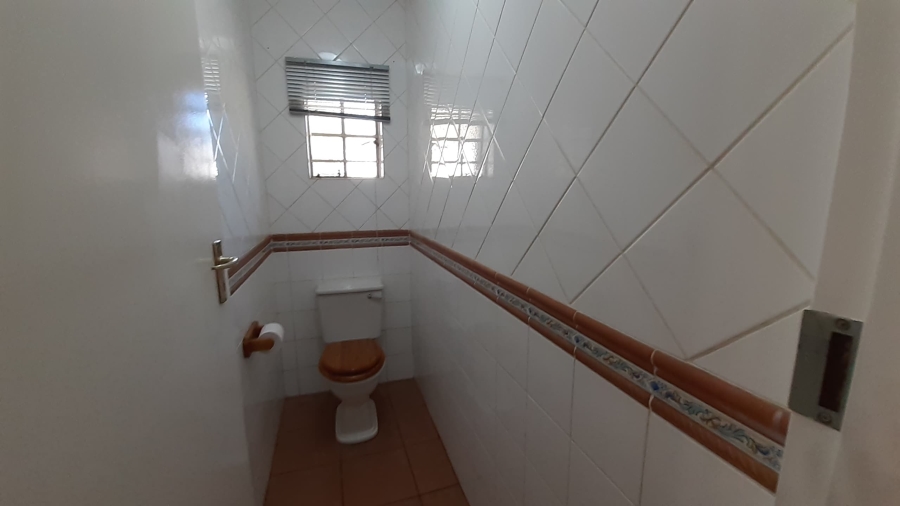 5 Bedroom Property for Sale in Ifafi North West